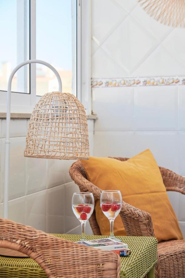 Central & Sunny 2Br Apt Near Beach, By Timecooler Setúbal Eksteriør bilde