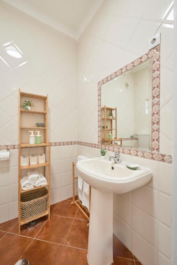 Central & Sunny 2Br Apt Near Beach, By Timecooler Setúbal Eksteriør bilde