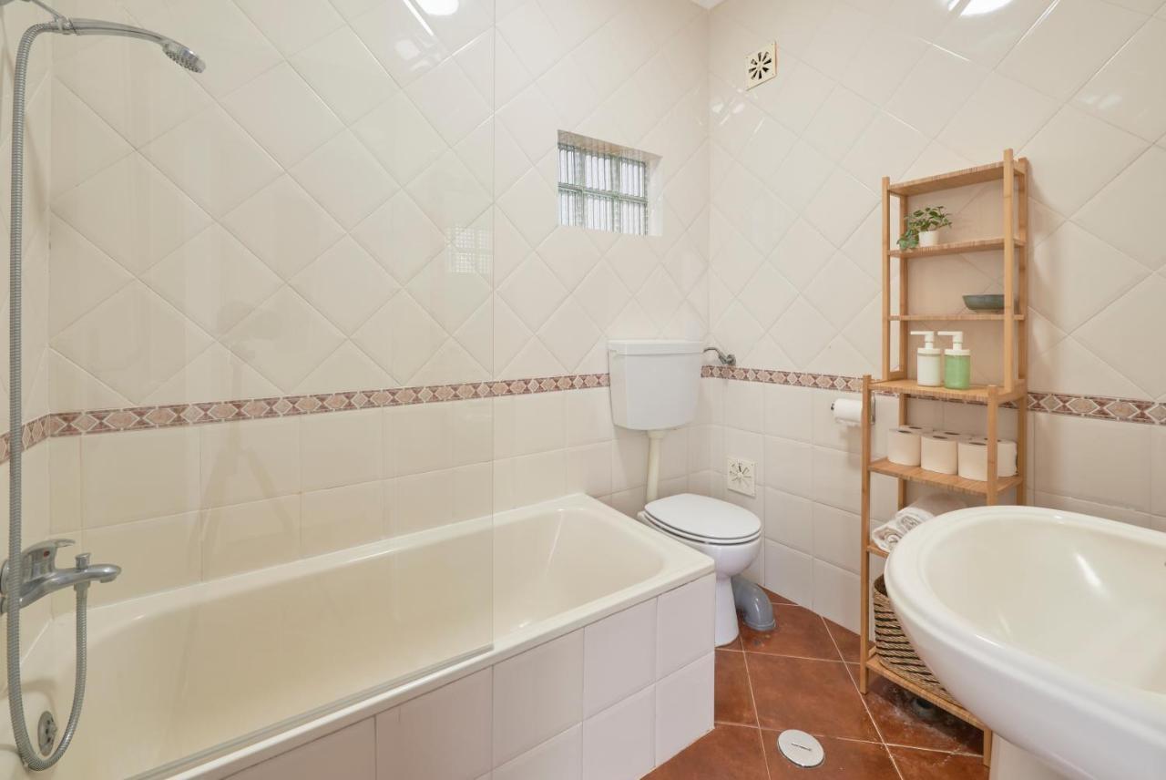 Central & Sunny 2Br Apt Near Beach, By Timecooler Setúbal Eksteriør bilde